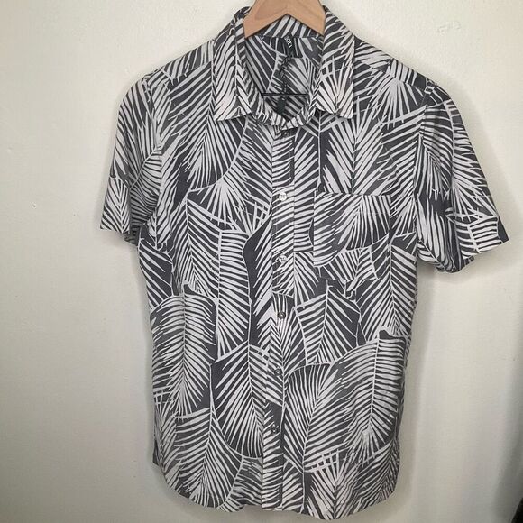Vuori Bridge Short Sleeve Button Down - Picture 2 of 4